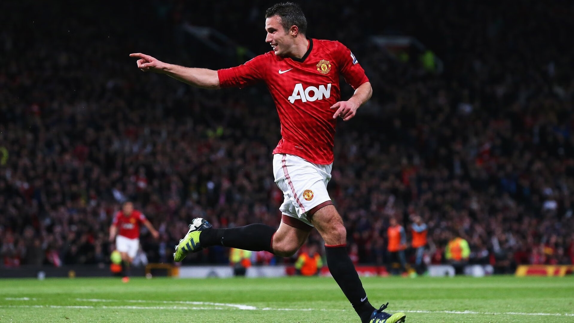 世界杯决赛:梅西举杯一刻 全球多城市地标同步亮起蓝白灯光